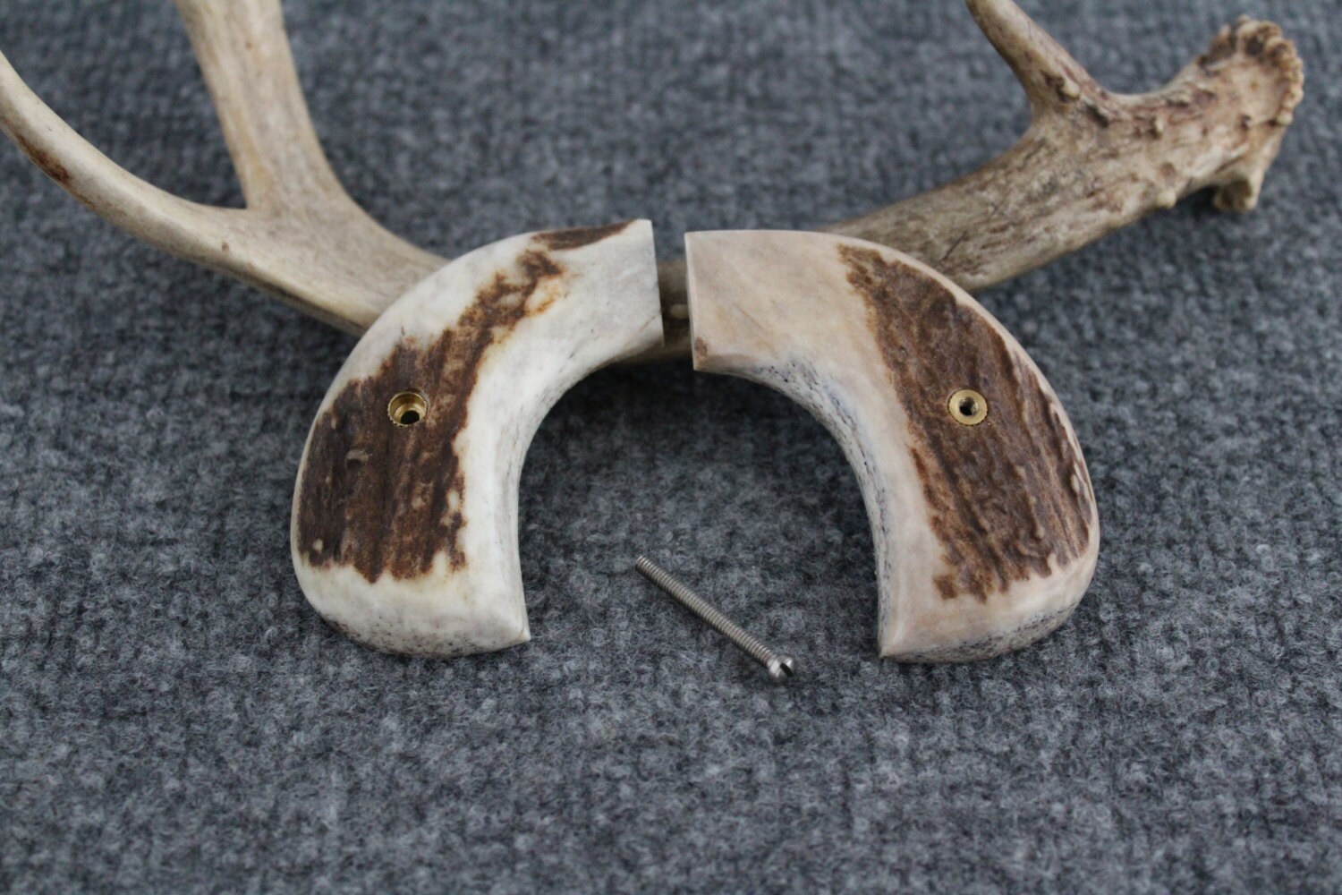 Ruger Birdshead Elk Pistol Grips Item 258