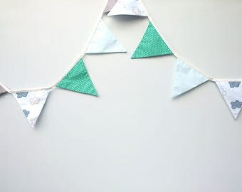 Baby shower garland / Green nursery garland / Gender neutral nursery decor / Nursery wall decor / Guirlande / Grey cloud fabric / Flags