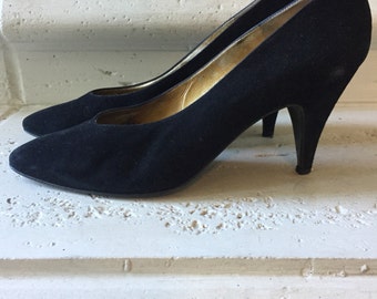 Bruno Magli ~ Vintage Black Suede Pumps ~ Size 8 1/2 AA