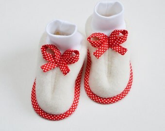 Woolen baby booties - Newborn woolen shoes - Baby girl booties - Merino wool slippers - Newborn gift - Baby shower gift - Christening shoes