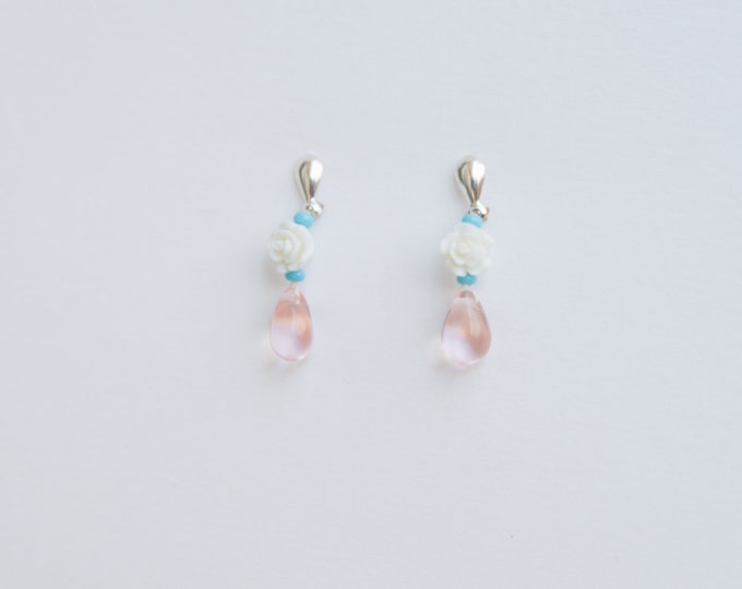 Teardrop earrings in pink glass with a rose - 20's inspiration - gifts for her / valentine's gift
