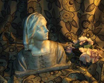 A nice old bust of Joan of arc, plaster. Jeanne bergere!