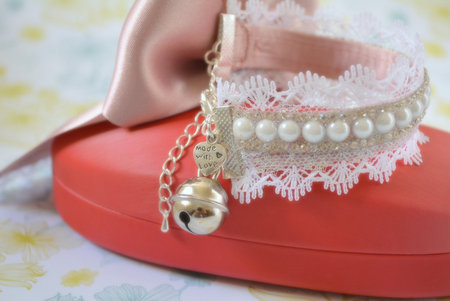 Pearl cat collar