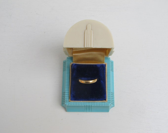 Art deco ring box, cream and blue colorful plastic engagement ring box, early plastic celluloid bakelite presentation box by W & S New York