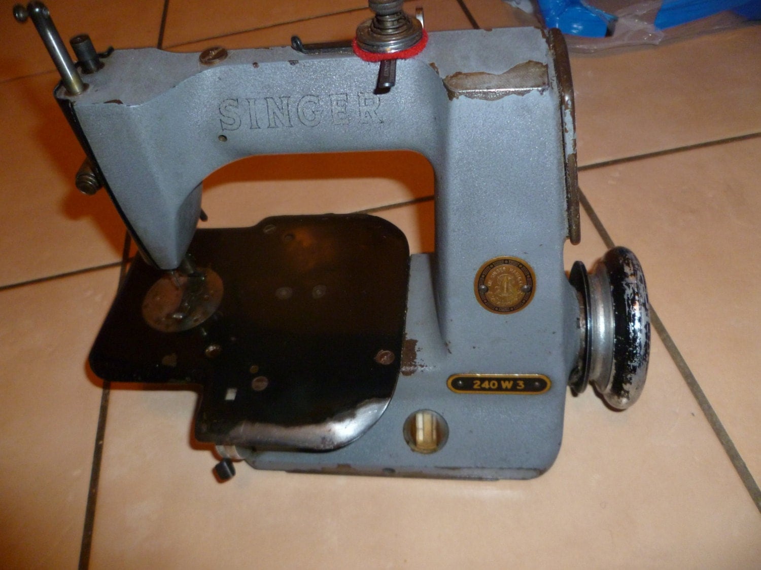 RARE Singer Chainstitch sewing machine Model 240 W 3