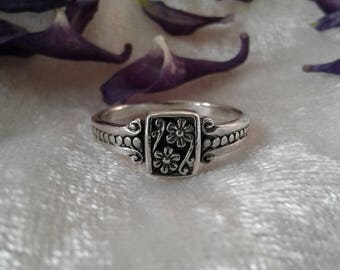 Flower Ring, Sterling Silver Ring with Scroll and Dots, Oxidized Silver Flower Ring, Flower Jewelry
