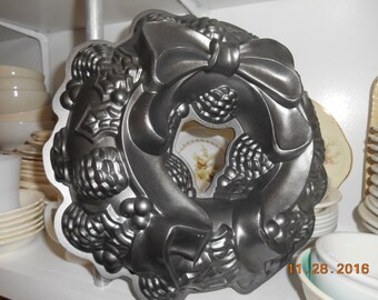 Christmas Wreath Bundt Cake Pan Nordic Ware Excellent Condition