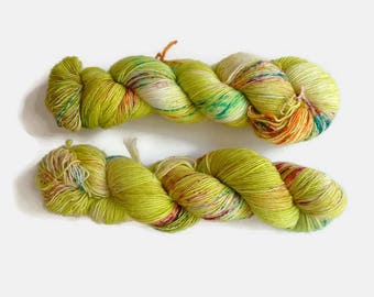 Speckled merino single ply hand dyed yarn - 100% superwash merino, The Special One base - Colourway "El jardincito"