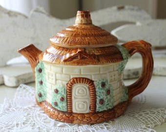 vintage ceramic teapot country cottage, cottage decor, tea parties, collectible, display