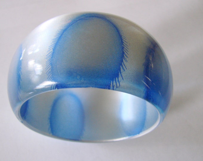 Wide Chunky Semi-Translucent Silver Lucite Blue Painted Abstract Inclusions Bangle Modernist Bracelet