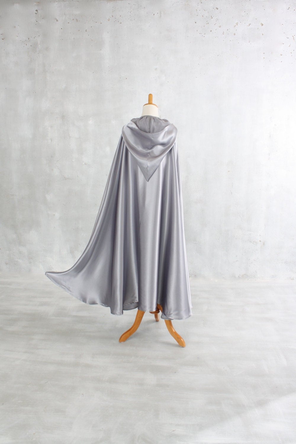 Childs Silver Cloak of Invisibility Kids Silver Satin Hooded