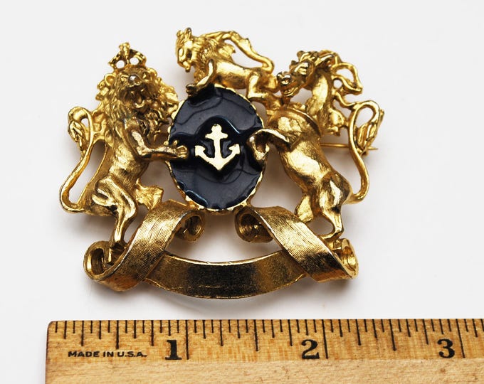 Royal Crest Brooch - Signed Tanncer -Gold metal - Blue enameling - Lion Horse - Anchor - Coat of Arms