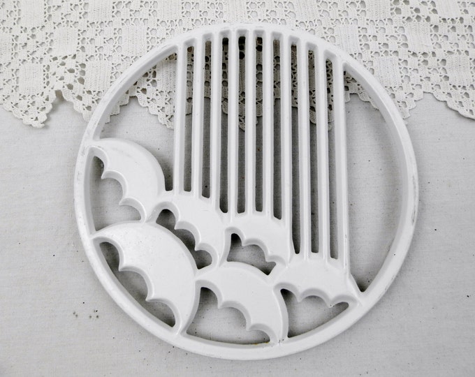 Vintage French 1970s Mid Century Cast Iron White Enamelware Decotec Trivet, Hot Plate, Heat Mat, Kitchenware, French Decor, Kitchenware