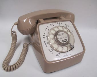 Vintage Tan Rotary Dial Desk Phone, 1970s or 60s Beige Retro Telephone, GTE Mid Century MCM... Works Well and Read to Go !