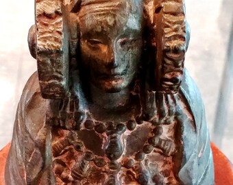 Lady of Elche according to the piece discovered in Spain in 1897