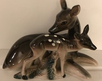 Deer figurine, Victoria Ceramics Doe and fawn figurine