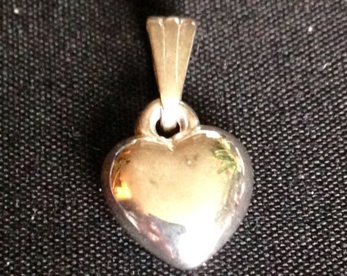 Storewide 25% Off SALE Vintage Timeless Heart Shaped Petite Reflective Pendant Featuring Simplistic Design That's A True Must Have