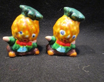 Boy and Girl Kissing Salt and Pepper Shakers Made in Japan