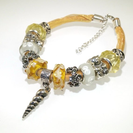 Items similar to Beaded Bracelet, Gift for Her, Girlfriend Gift, Birthday Gift, Charm Bracelet