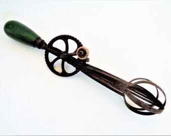 Vintage manual mixer, Hand mixer, Manual egg beater, Wooden Green Handle, Manual whisk, Hand whisk