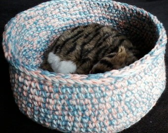 Pet bed for kitten or small dog