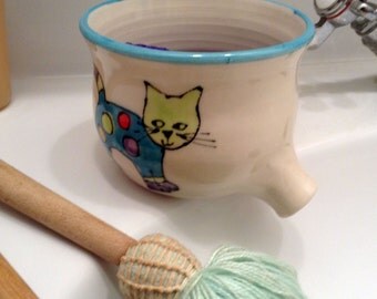 Scrubbie Holder, kitchen sponge holder, pottery sink pot, funny cat design, sponge caddy, handpainted, porcelain sponge caddy, in stock