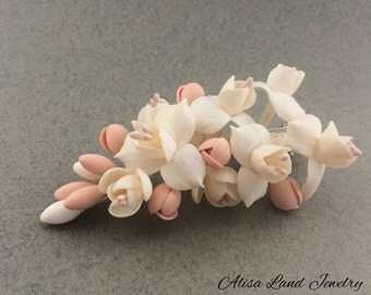 White flower hair clip, Polymer clay jewelry, White freesia hair clip, Gift for her, Floral jewelry, Pink rose hair clip, Wedding jewelry