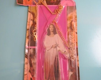 Vintage 1970s Retro Groovy Charlies Angels 1977 Jaclyn Smith Pendant Toy Necklace