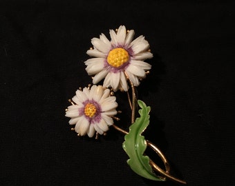 Lovely Vintage Signed Lisner Flower Brooch Pin