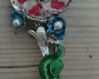 Vintage enamel and pearl flower shaped brooch