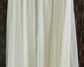 Vintage Linda Underlovelies Creamy White Sleeveless Chiffon Over Nylon Nightgown Nightie Tucks Daisy Trim Size Small