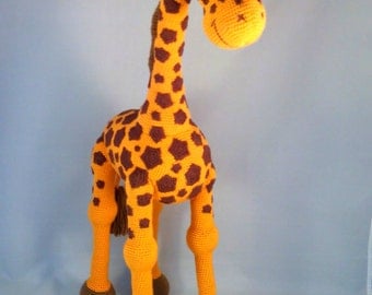 PDF pattern Giraffe April crochet amigurumi giraffe, English, Dutch and German and Arabic