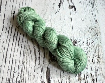 Hand Dyed Yarn, UK indie dyer, alpaca, silk, cashmere, hand dyed DK yarn, DK yarn, Ice Maiden