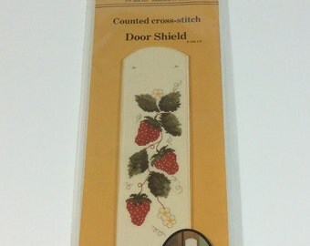 Vintage Fond Memories Counted Cross-Stitch Kit Strawberries Door Shield Kit