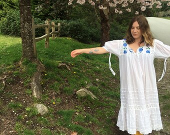 Vintage Mexican sundress, Mexican cotton dress,Vintage dress, embroidered dress, floral dress, bohemian bride,m/l sun dress, Mexican dress