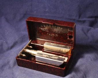 Vintage LERESCHE #35 Safety Razor in Bakelite Case Made in France