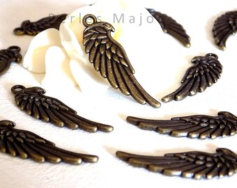 Lot de 4 pendentifs / breloques forme aile décorées couleur bronze antique