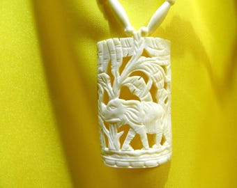 Necklace, Bone Carved Necklace, Vintage Carved Elephant and Bead Necklace, Ivory Colour Necklace, Old Bovine Bone, Gift for Her, BalMinDi