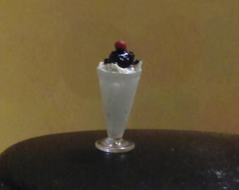Dollhouse Miniature 1:12 Scale Ice Cream Sundae