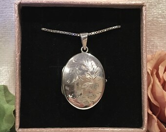 Gorgeous Vintage Sterling Silver Oval LOCKET-Beautiful Floral Motif Engraved on Front-46cm (18") Sterling Silver ITALIAN Box Chain