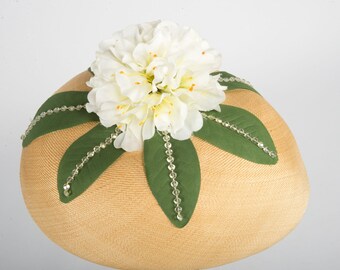 1960's Leslie James Straw hat with white flower