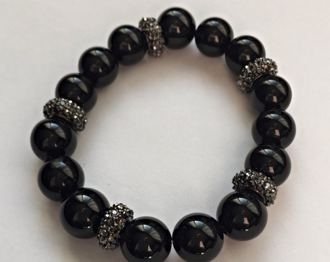 Natural polished agate onyx and crystal pave black crystal rhinestone bead bracelet. Wear alone or stack with others for trendsetting style.