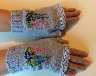 Embroidered fingerless hand gloves
