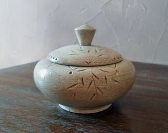 Box round Ecru, patina color Brown