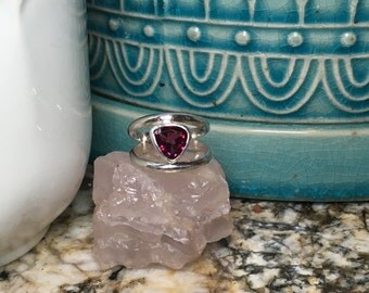 Silver rhodolite garnet ring