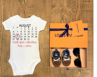 PREGNANCY ANNOUNCEMENT CUSTOM Date calendar cute funny trendy baby bodysuit onesie top t shirt clothing celebrate newborn baby shower gift