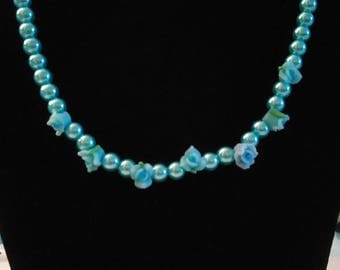 Blue rose pearl necklace
