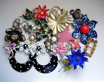 Craft Lot of Various Broken Vintage Flower Jewelry and Items