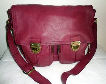 Vintage GAP soft leather cross body messenger bag ,mailman bag, satchel ,purse handbag in deep plum , pockets antique hardware, clean