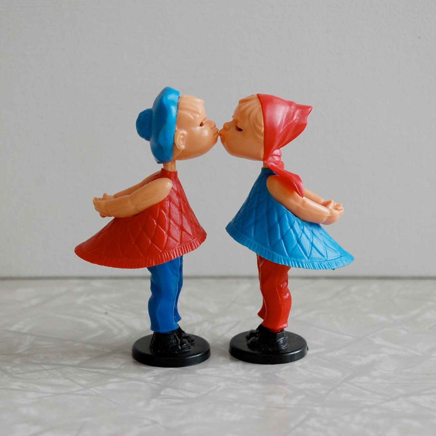 Magnetic Kissing Dolls Plastic Romeo And Julia Kissing Dolls By 8162